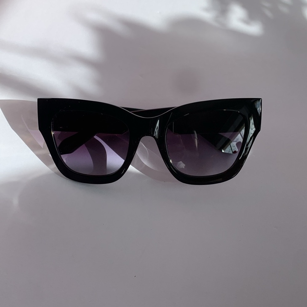New! QUAY BY THE WAY IN BLK